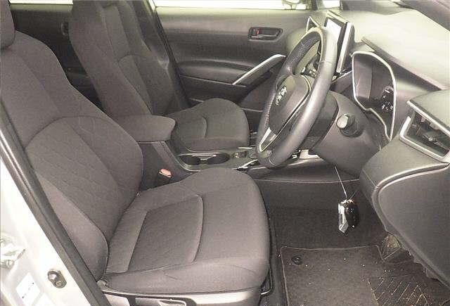 2024 TOYOTA COROLLA CROSS G view 4