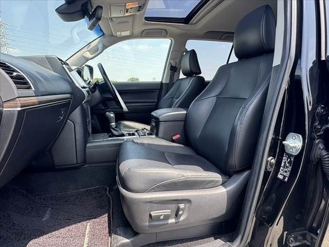 TOYOTA LAND CRUISER TXL view 10