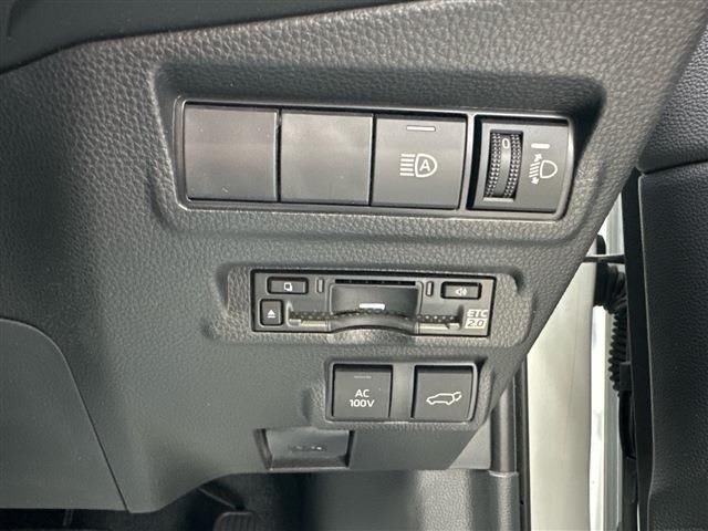 TOYOTA COROLLA CROSS HYBRID Z view 10