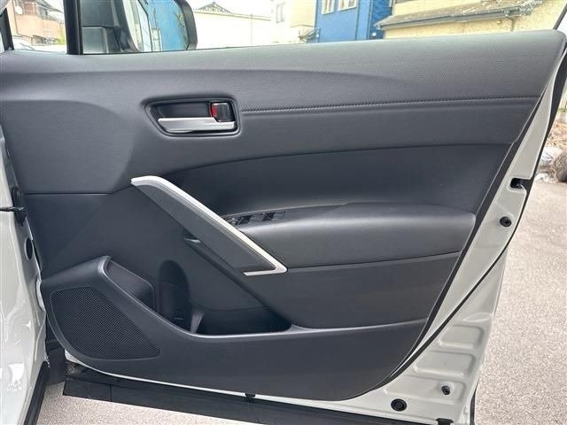 TOYOTA COROLLA CROSS HYBRID Z view 15