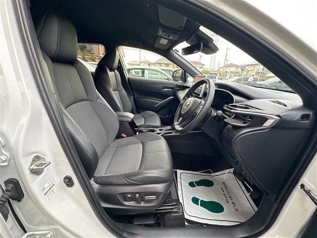 TOYOTA COROLLA CROSS HYBRID Z view 5
