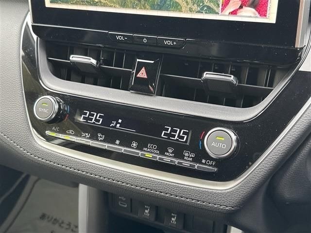 TOYOTA COROLLA CROSS HYBRID Z view 9