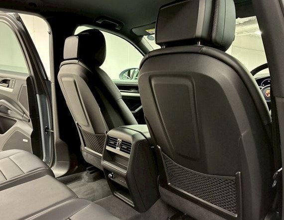 PORSCHE CAYYENE Base grade view 18