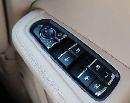 PORSCHE MACAN GTS PDK RESERVED view 8